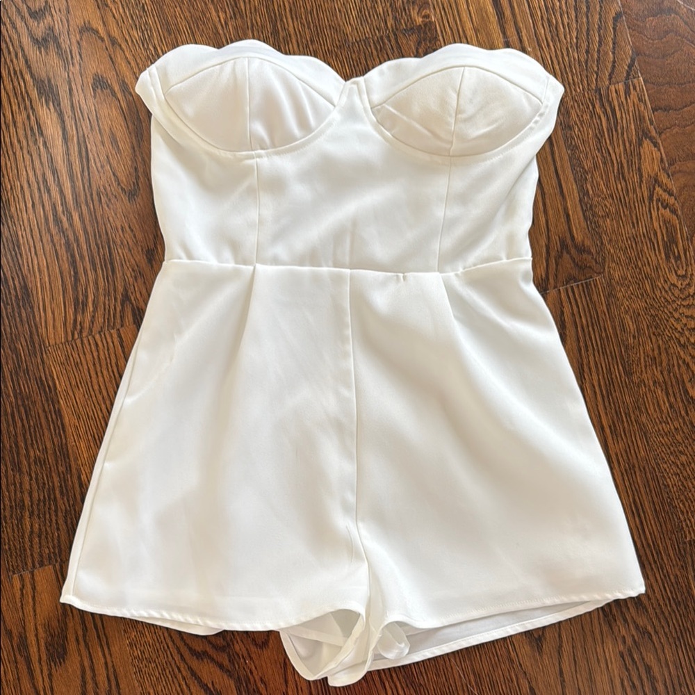 Elegant White Strapless Romper SUNSET + SPRING XS built in bra